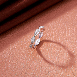 A Silver Cubic Zirconia Ring Gift Guide : The Sparkle of Sentiment